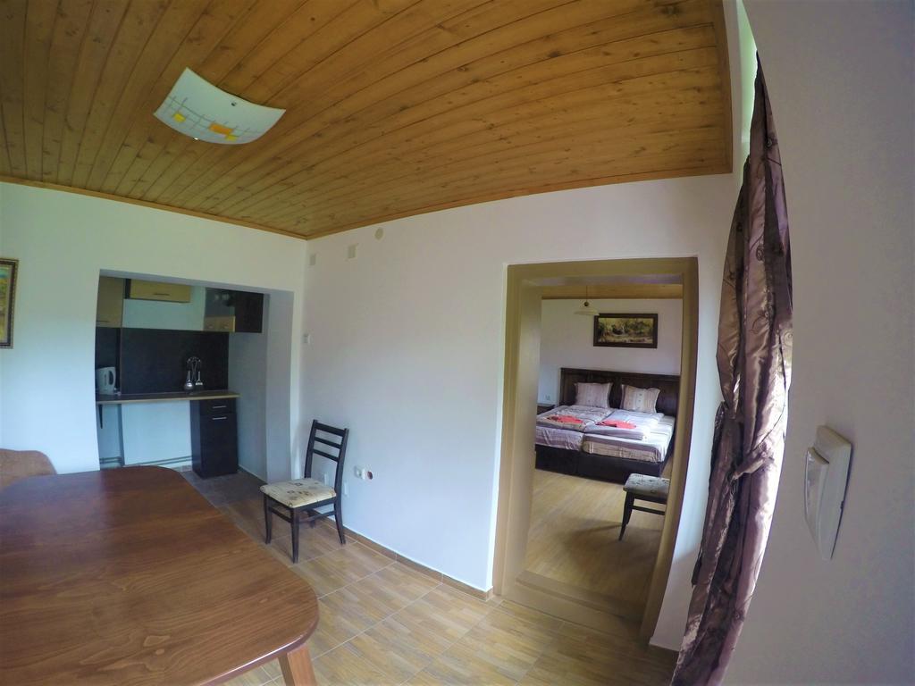 Hotel Krai Potoka Krushuna Esterno foto