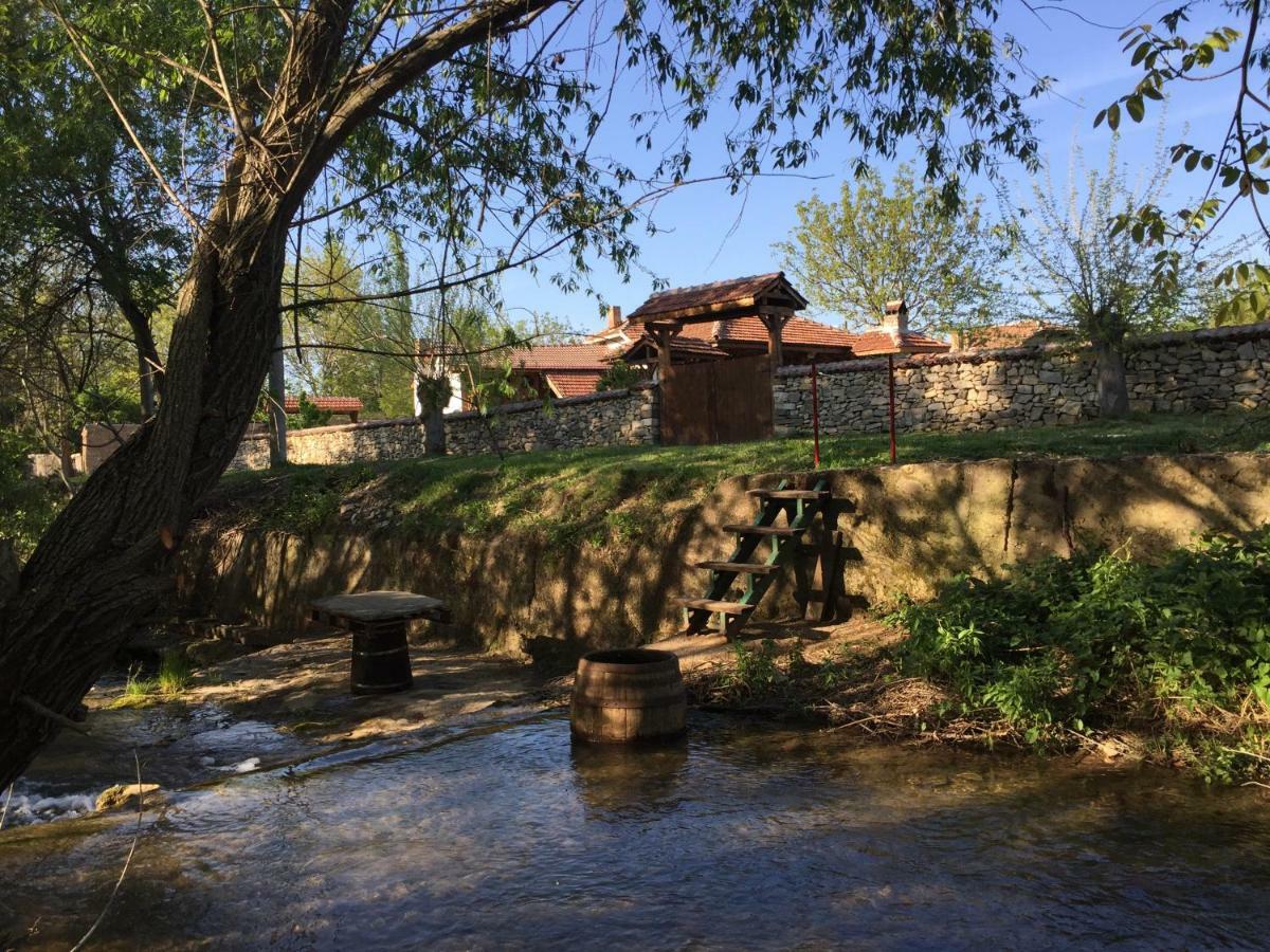 Hotel Krai Potoka Krushuna Esterno foto